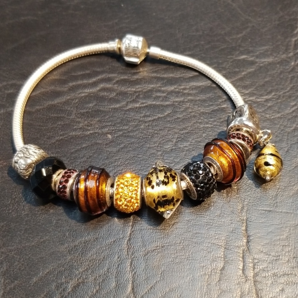 Reflection bracelet with gold and black bracelet